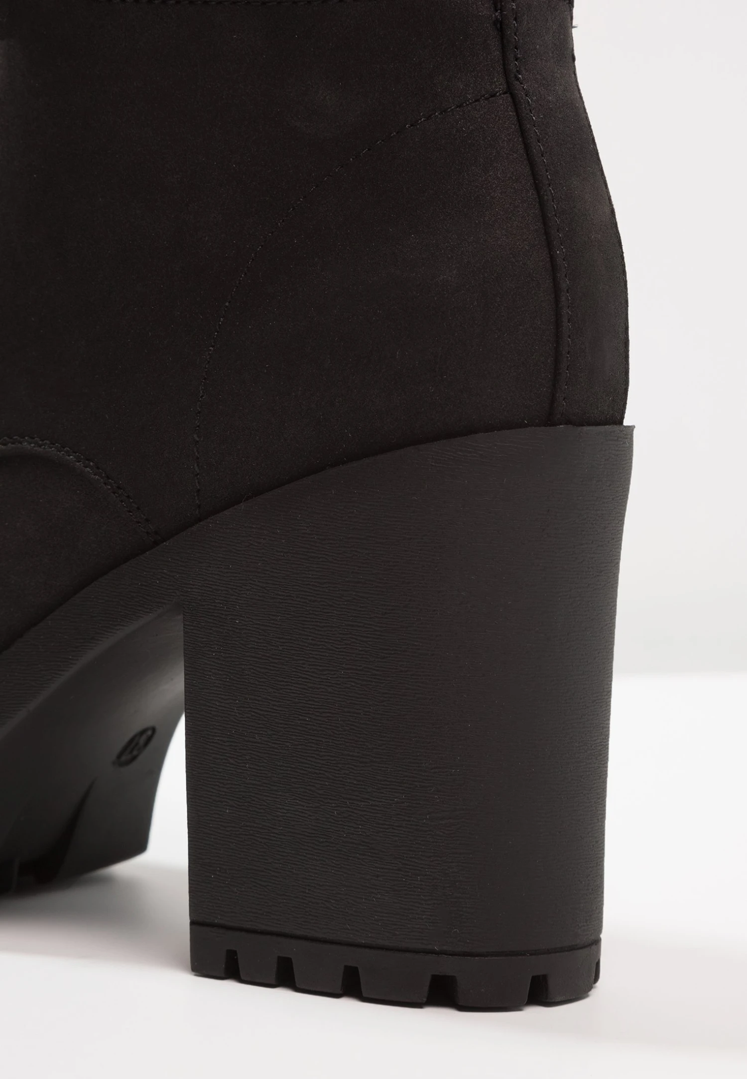 Enkellaarsjes Met Hoge Hak - Black